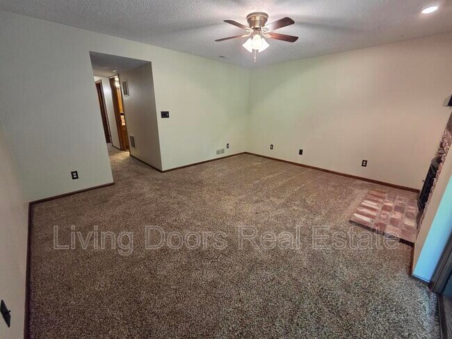 Building Photo - 2335 Southwood Pl