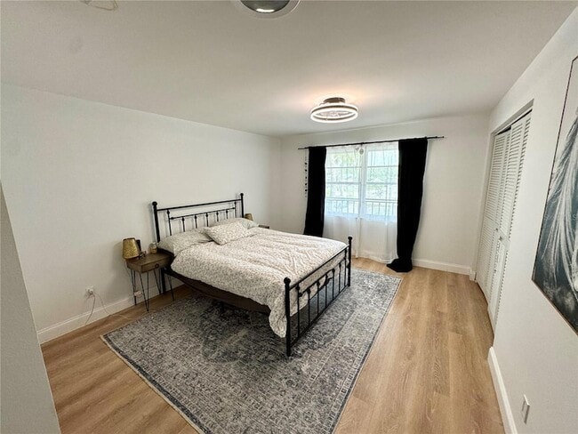 Building Photo - 6999 W Country Club Dr N