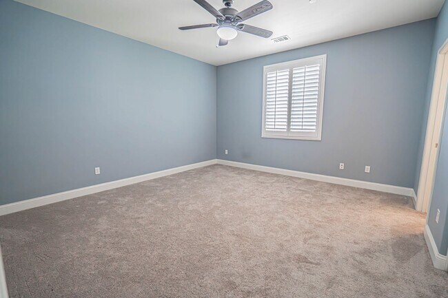 Building Photo - Beautiful 4-Bedroom Home with Solar and EV Charger in West Hills, Valencia!