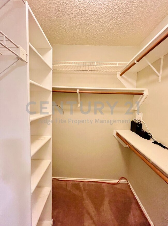 Building Photo - Charming 3/2/2 Situated on a Desirable Corner Lot in Watauga For Rent!