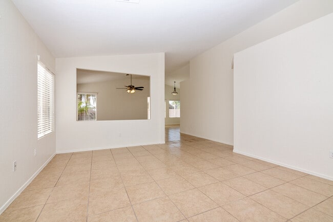 Building Photo - Move-in ready home in Mesa!