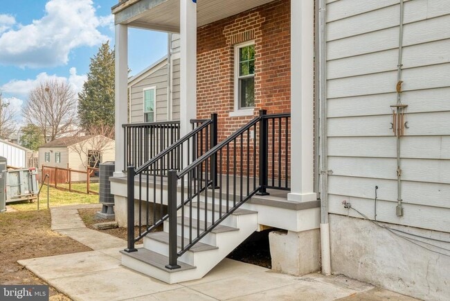 Primary Photo - 211 W Broad St