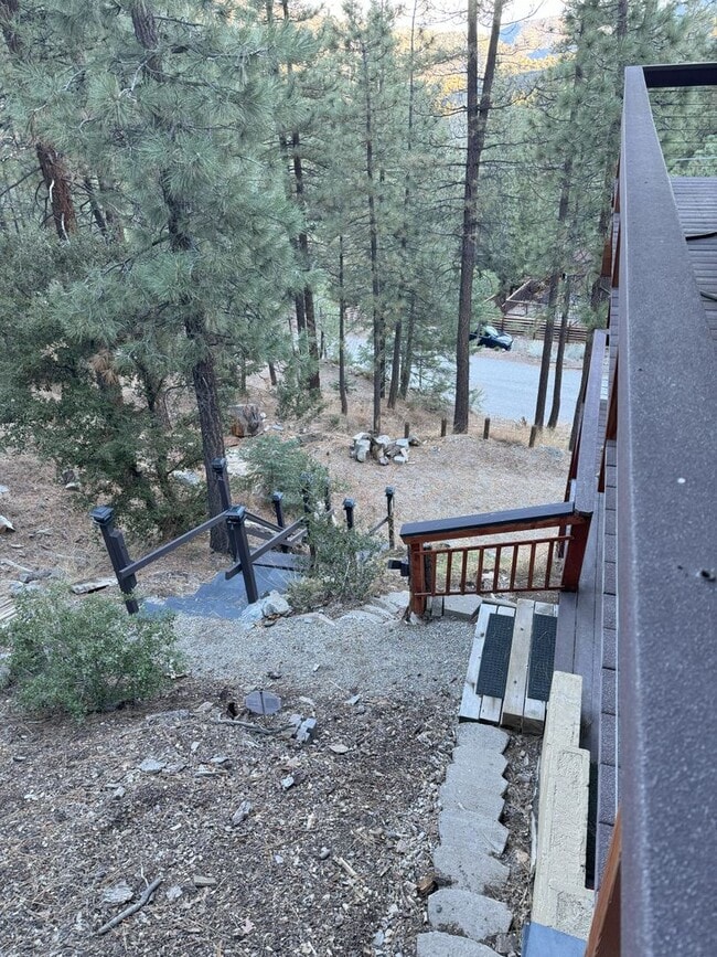 Building Photo - Unique Mountain Home!