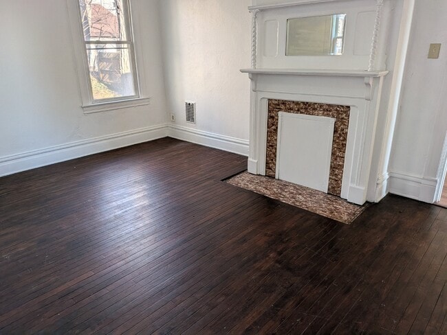 Building Photo - Large Three Bedroom Apartment In Avalon