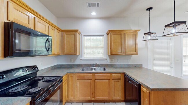 Building Photo - 414 Runway Dr
