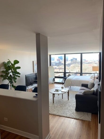 Main Living Space - 1636 N Wells St