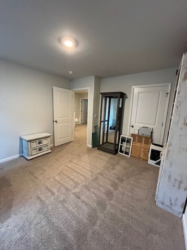 Building Photo - Discover this spacious 4-bedroom, 2.5-bath home in Winnabow, NC