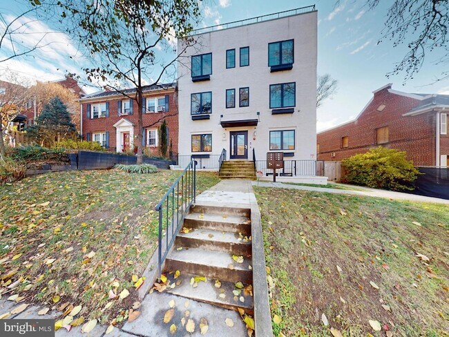 Building Photo - 2642 39th St NW