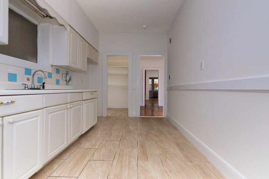 Kitchen - 907 20th St