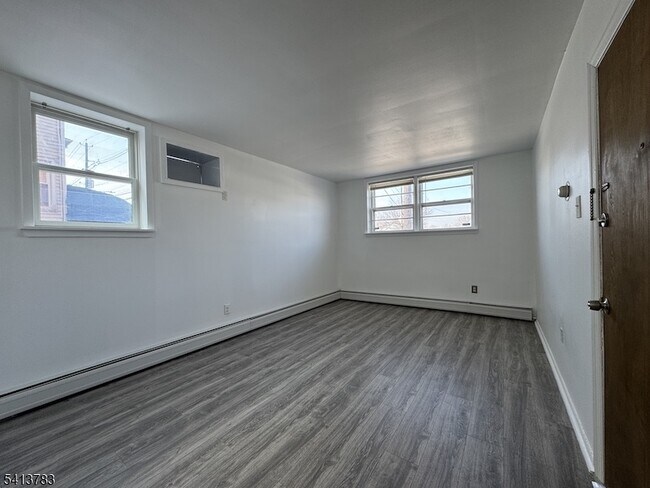 Building Photo - 322 Franklin Ave