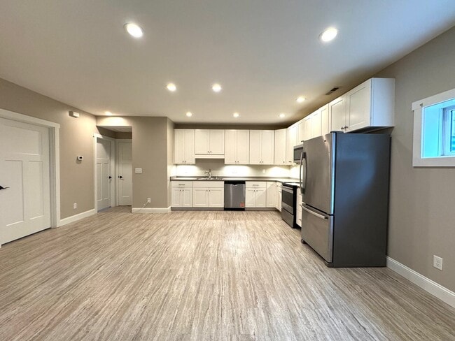 Building Photo - Downtown - Contemporary Apartment minutes ...