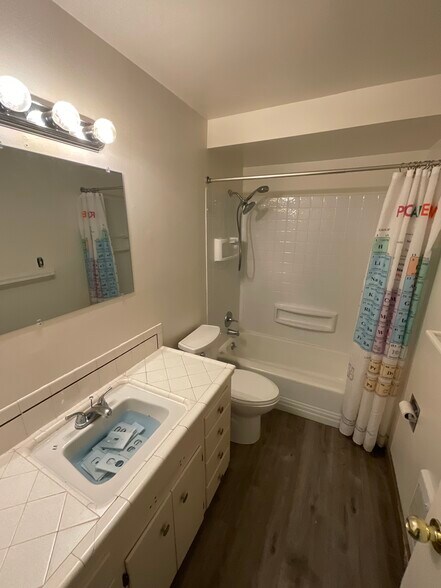 Building Photo - 935 N 85th St