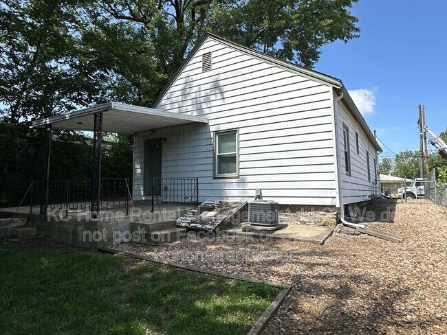 Building Photo - 4045 S Minnie St