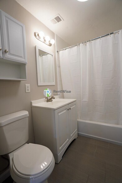 Building Photo - 39 Shepard St