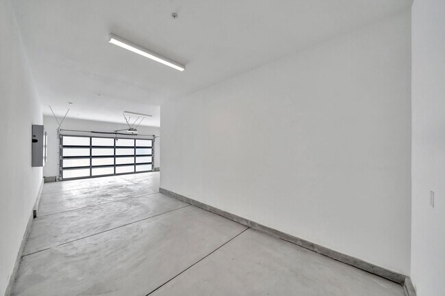 Building Photo - 30000 N Camino los Robles