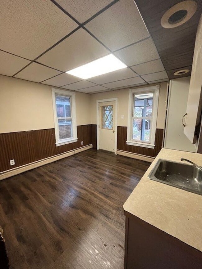 Building Photo - 3 bed 1 bath