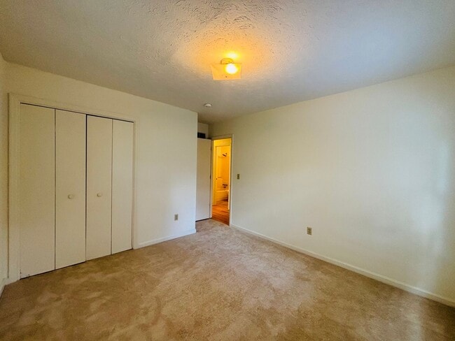 Building Photo - 3 Bedroom 3 Bath House