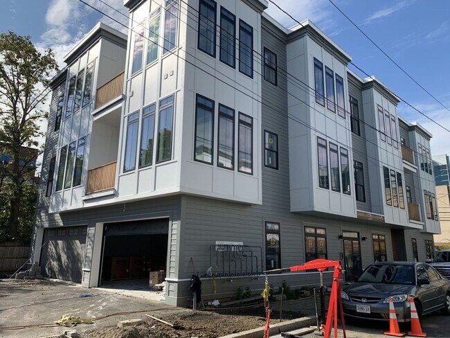Building Photo - 147 Everett St
