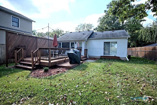 Building Photo - 4228 Riverside Dr