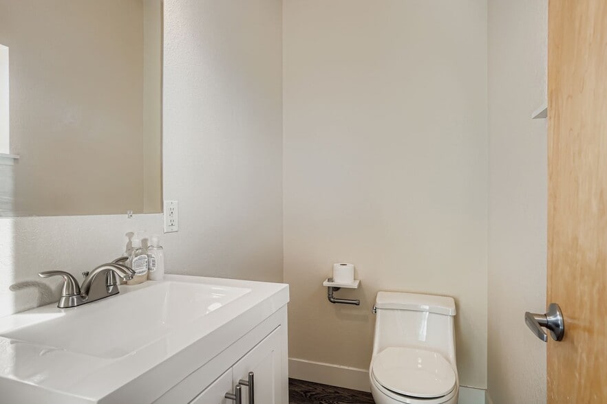 Building Photo - 356 W Archer Pl