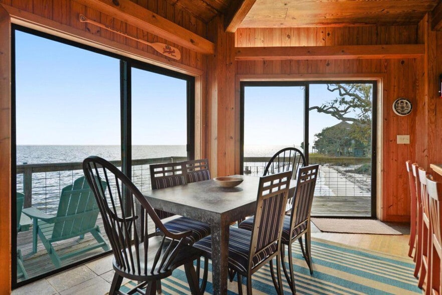 Building Photo - 6001 Belle Fontaine Dr