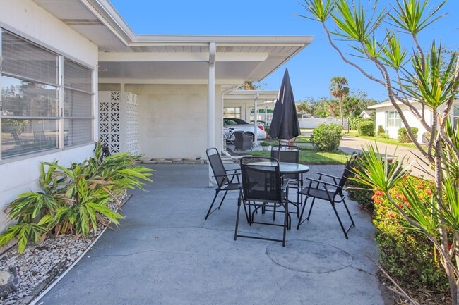 Building Photo - Beach Manor Villas Annual Condo for Rent