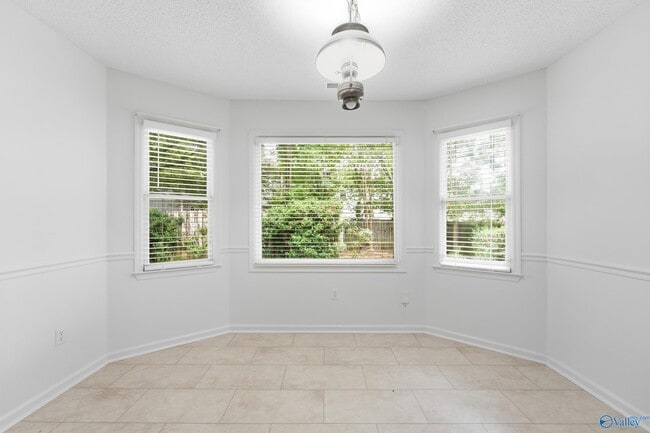 Building Photo - 210 Pebble Brook Dr