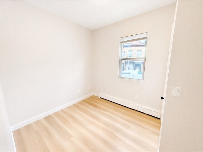 Building Photo - 53 White St