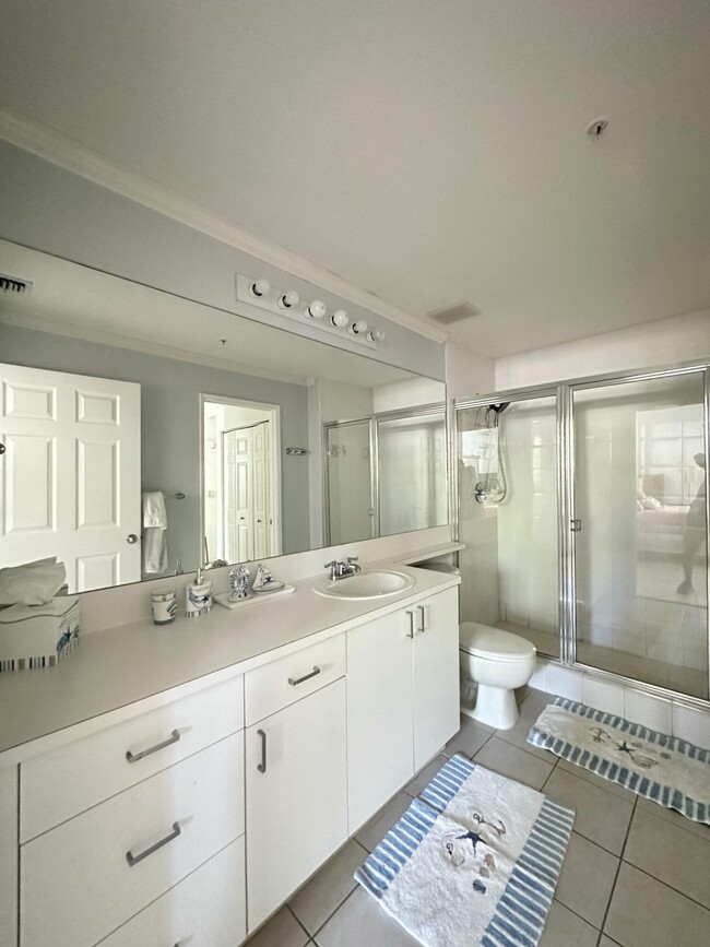Building Photo - 720 S Sapodilla Ave