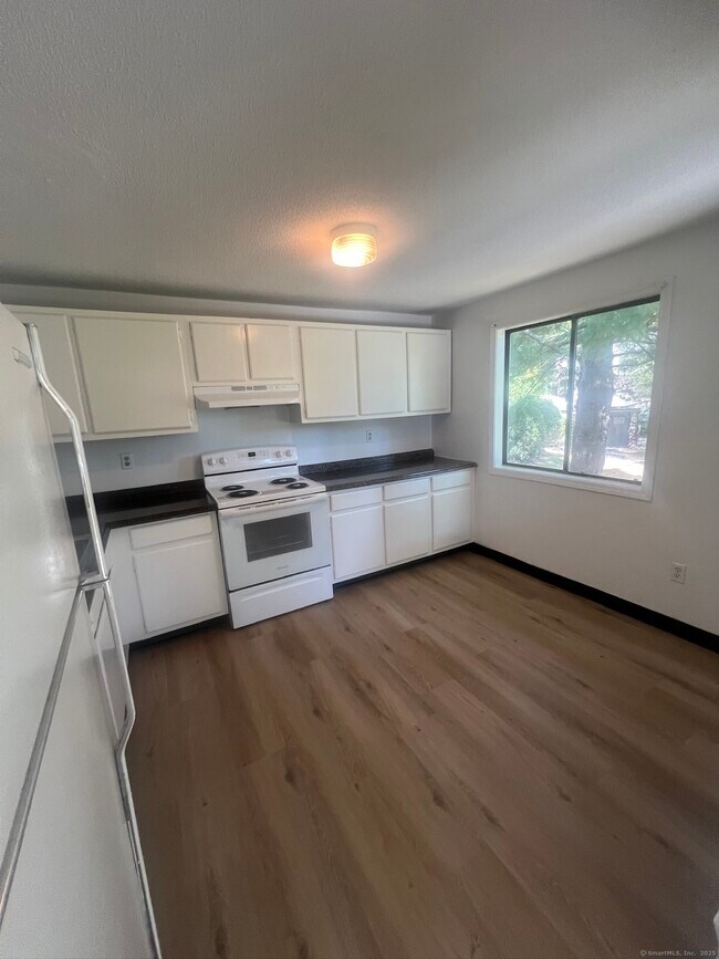 Primary Photo - 7 Padanaram Rd