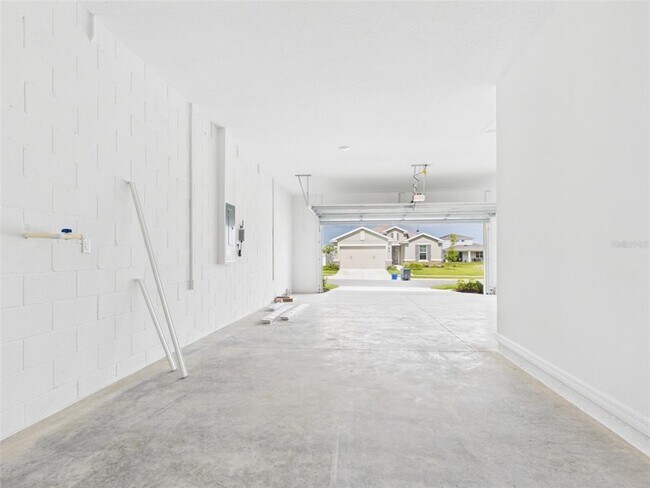 Building Photo - 5717 SW 71st Ct