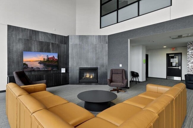 Building Photo - 401 N 2nd St