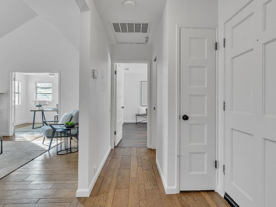 Building Photo - 2410 G St