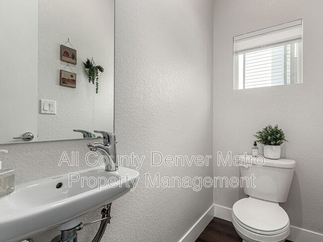 Building Photo - 5523 W 10th Ave