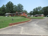 Building Photo - Great Rental Opportunity in Lincolnton!