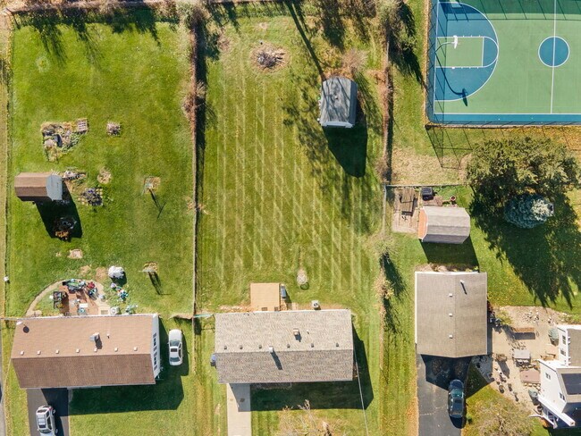 Building Photo - 5011-5013 Three Oaks Rd