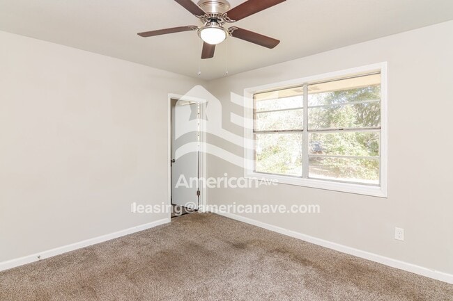 Building Photo - 1704 8th Pl S