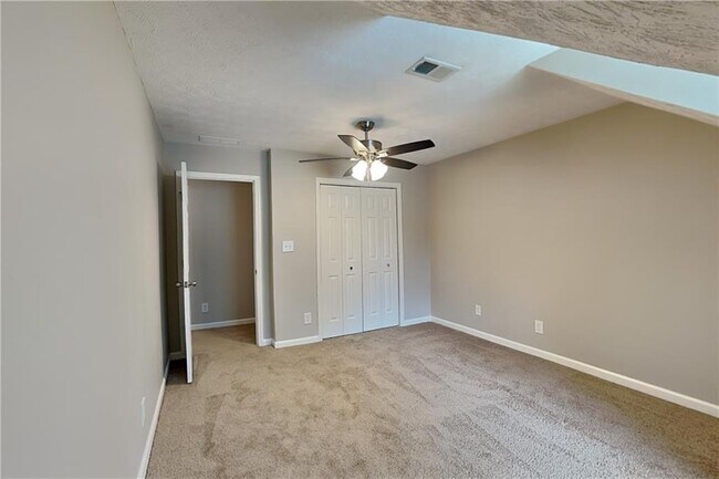 Building Photo - 205 Tawneywood Way