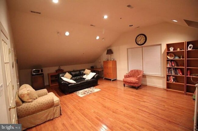 Building Photo - 269 Center Point Ln