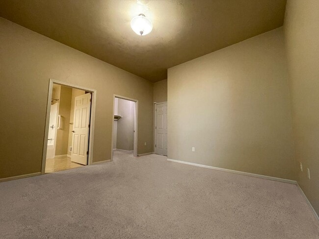 Building Photo - 323 W Main St