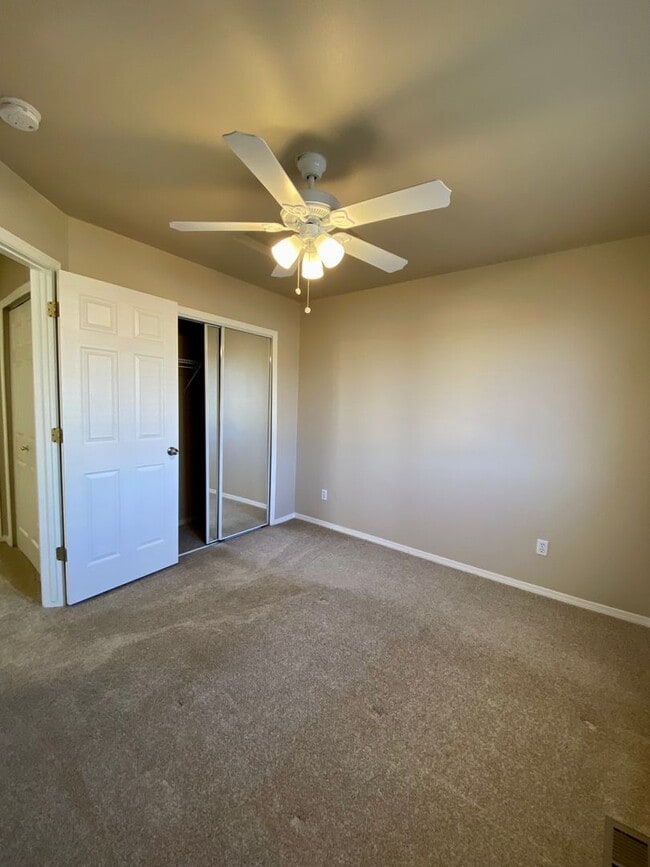 Building Photo - ***Available for immediate move in upon approval*** 3 bed, 2.5 bath close to Ft Carson