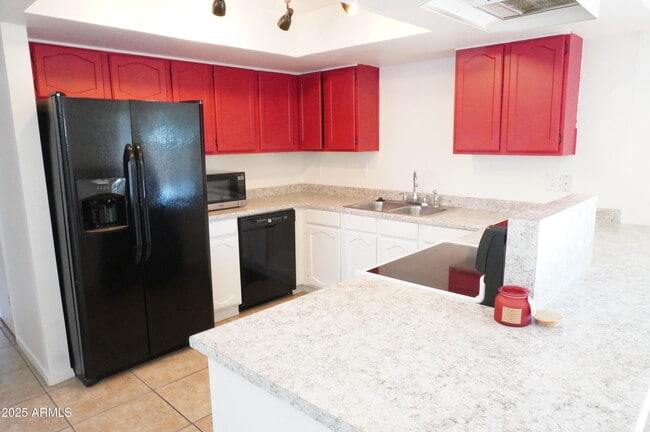 Building Photo - 2535 E Maryland Dr