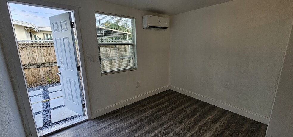 Building Photo - 3328 Wilson St