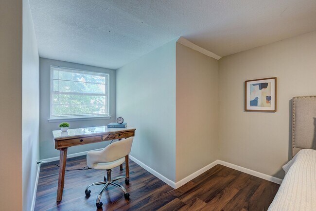 Building Photo - Turnkey Gem: Fully Furnished 5-Bedroom Home with Spacious Layout and Corner Lot!