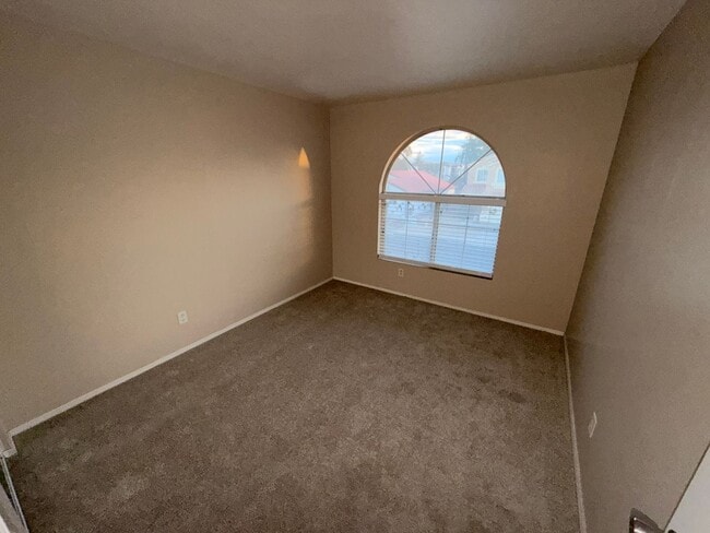 Building Photo - Refinished 4 by 2.5 Avondale Home - Corner...