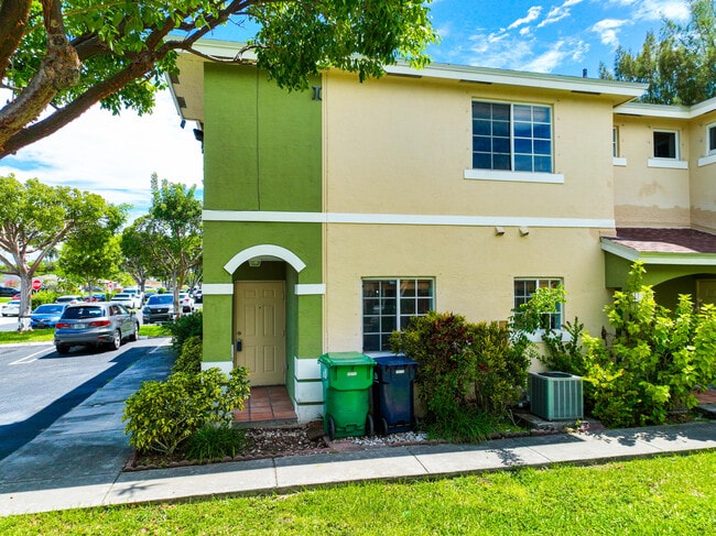 Building Photo - 18712 SW 100th Ave