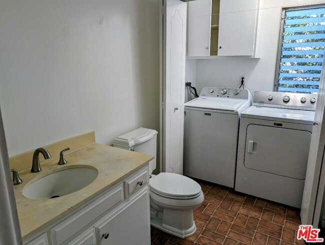 Building Photo - 4804 La Villa Marina