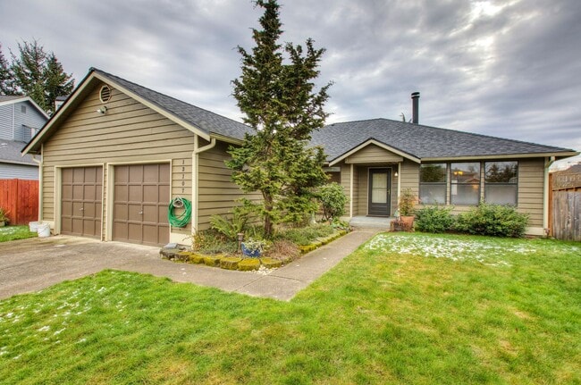 Building Photo - Bright & Spacious Rambler off of Cul-de-Sac