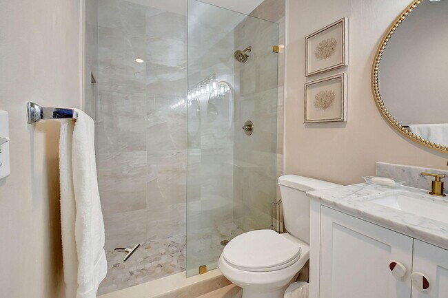 Building Photo - 1165 S Drive Cir