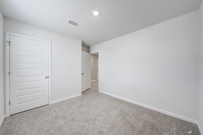 Building Photo - 5028 Rivergrass Dr